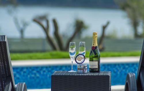 Hostal Sea View Apartments With Private Pool