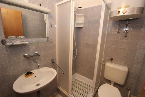 Hostal Apartments Anita