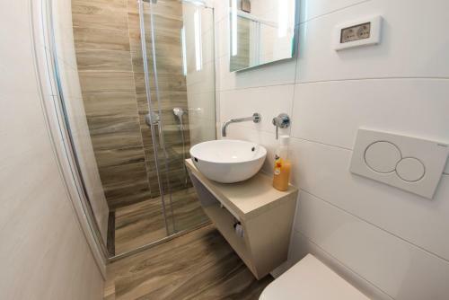 Apartamentos Pomer Port Marina