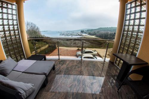 Apartamentos Pomer Port Marina