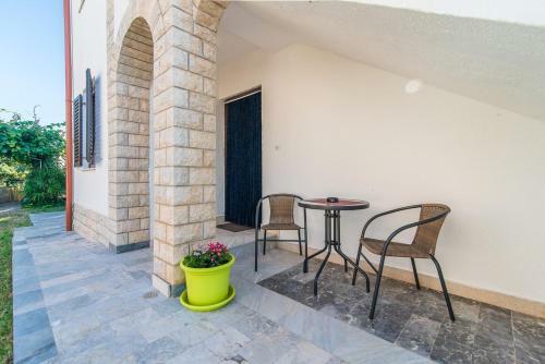 Hostal Apartments Dino
