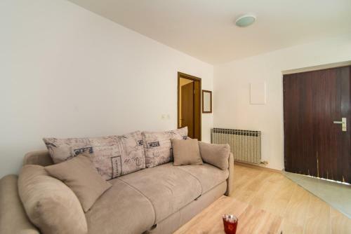Hostal Apartments Dino