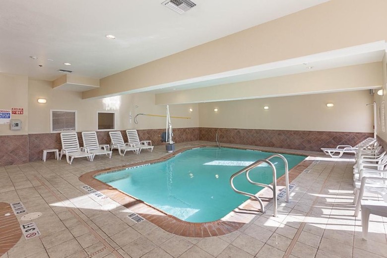 Hotel Comfort Suites Nw Near Six Flags