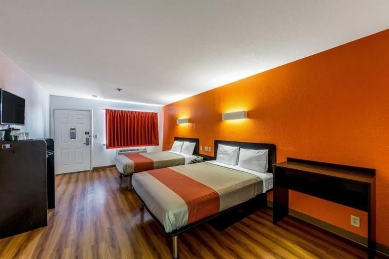 Hotel Econo Lodge East