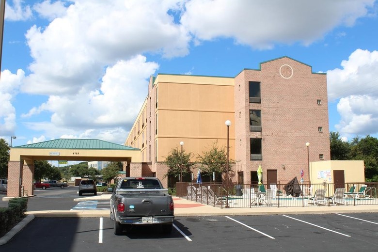 Hotel Quality Inn Near Six Flags
