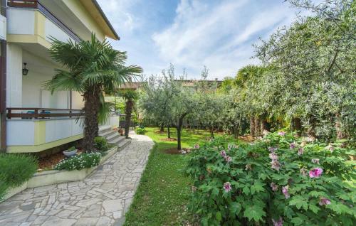 Hostal Apartment Emili