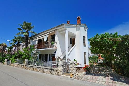 Hostal Apartment Complex Nevia
