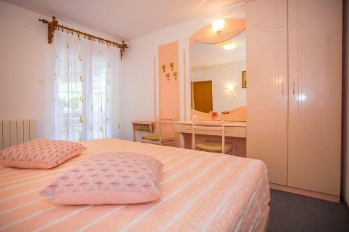 Hostal Apartment Complex Nevia