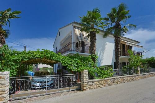 Hostal Apartment Complex Nevia