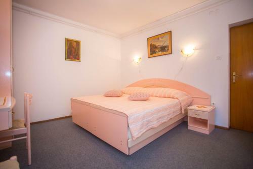 Hostal Apartment Complex Nevia