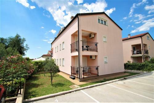 Hostal Apartment Complex Mendikovic
