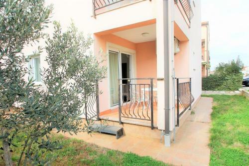 Hostal Apartment Complex Mendikovic