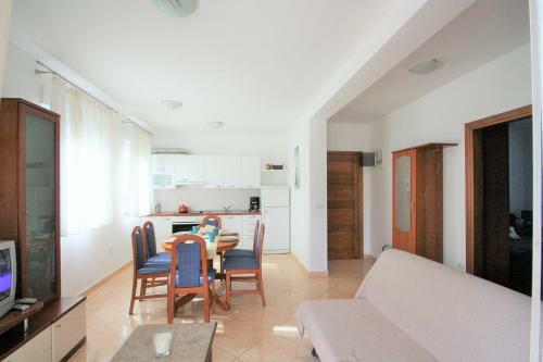 Hostal Apartment Complex Mendikovic