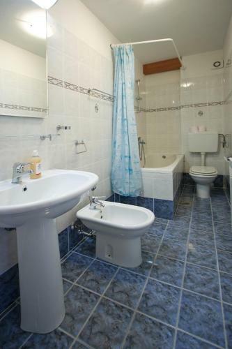 Apartments Ava