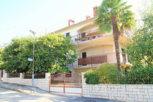 Apartamentos Labinac Ines, Only 300 M From Beach