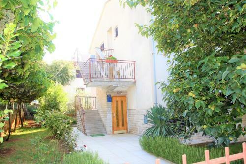Apartamentos Labinac Ines, Only 300 M From Beach