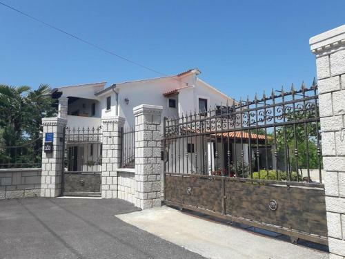 Apartment Zbandaj 14154b