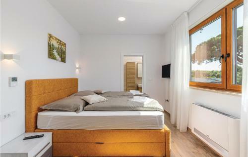 Four-bedroom Holiday Home In Cervar