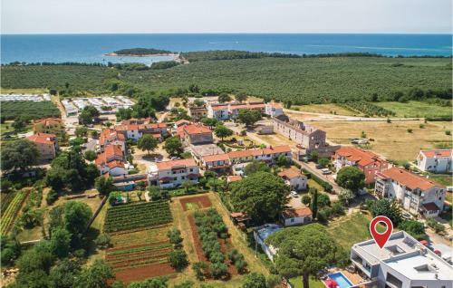 Four-bedroom Holiday Home In Cervar