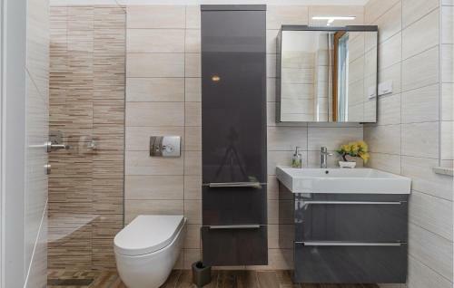 Four-bedroom Holiday Home In Cervar