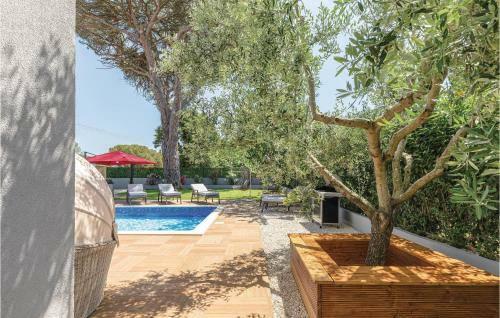 Four-bedroom Holiday Home In Cervar