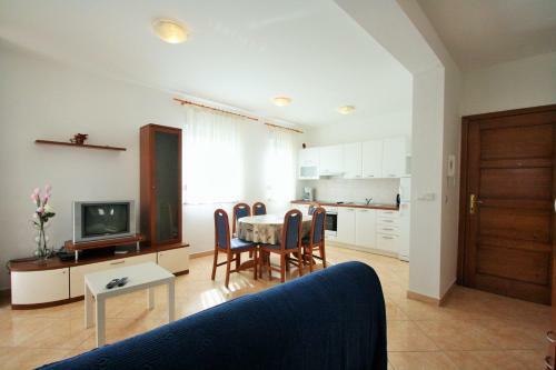 Apartment Bilic With Balcony