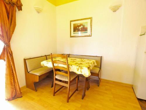 Apartments Alma 879