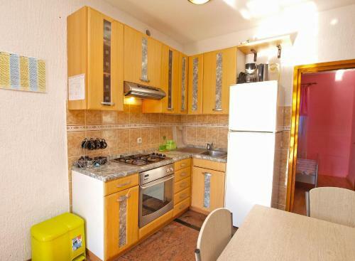 Apartments Alma 879