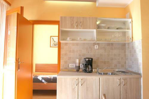 Studio Apartment Orange & Sunny