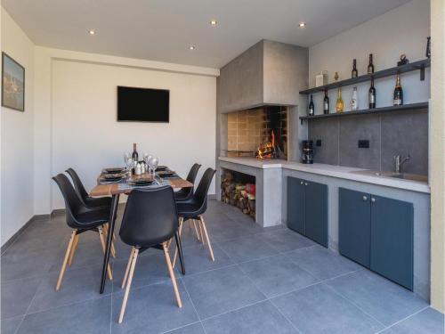 Three-bedroom Holiday Home In Porec