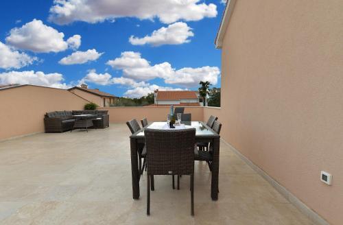 Apartments Rocka 1195