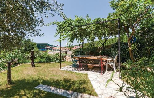 Two-bedroom Apartment In Posedarje