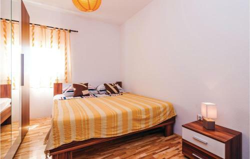 Two-bedroom Apartment In Posedarje