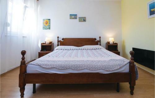 Three-bedroom Apartment In Posedarje