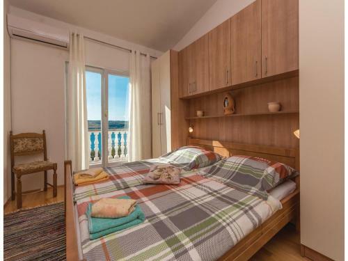 Two-bedroom Apartment In Posedarje