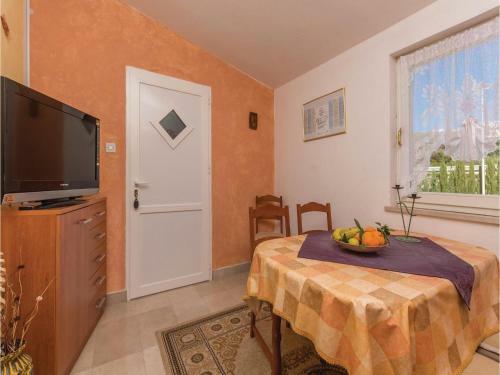 Two-bedroom Apartment In Posedarje
