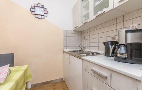 Two-bedroom Apartment In Posedarje