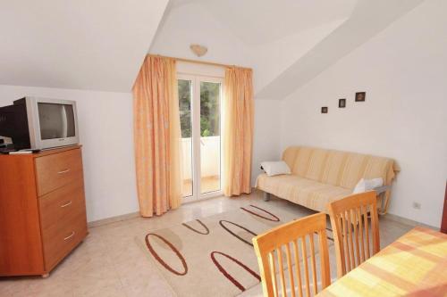 Apartment Postira 3244b