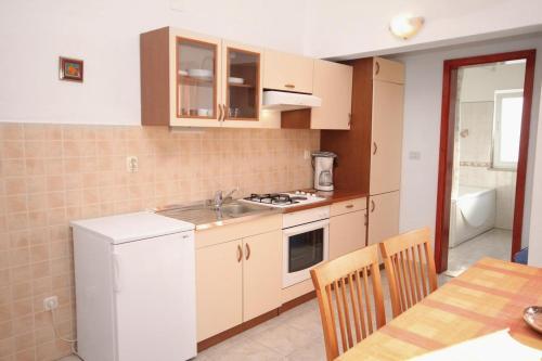 Apartment Postira 3244b