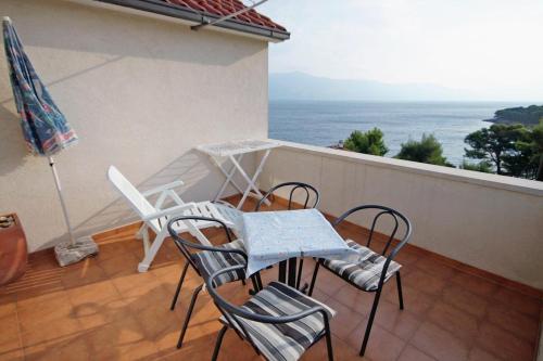 Apartment Postira 3244b
