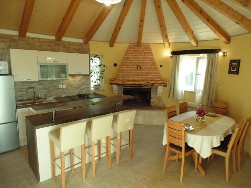 Family Friendly House With A Swimming Pool Postira (brac) - 15021