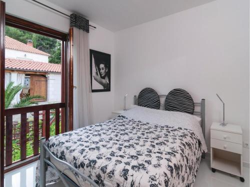 Five-bedroom Holiday Home In Postira