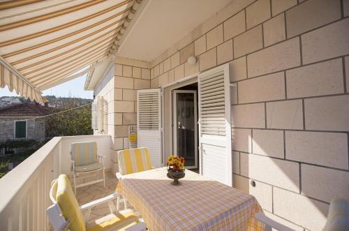 Apartment Postira 12291a