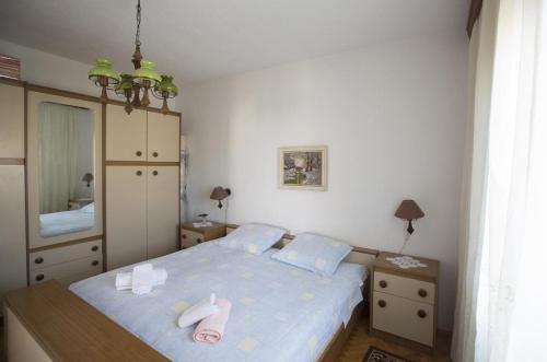 Apartment Postira 12291a