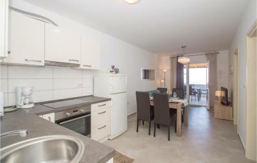 Holiday Home Peljesac-dingac-potocine With Outdoor Pool