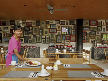 Hotel Centra Taum