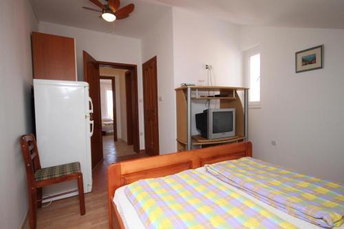 Apartment Povljana 3316e
