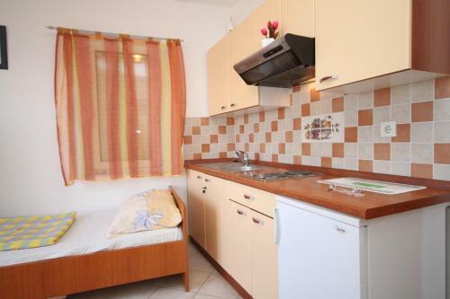 Apartment Povljana 3316e