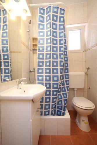 Apartment Povljana 3316e