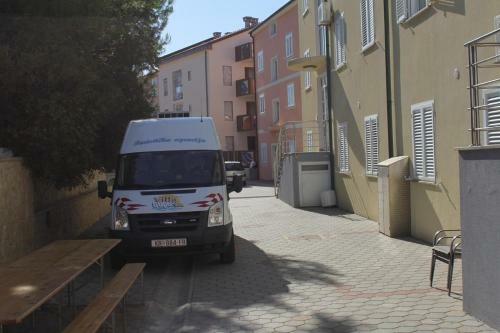 Apartment Povljana 3316e